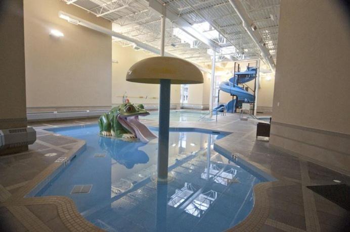 شقة Parkland301 Sunlit 2,000 Ft² Penthouse With Mtn View كانمور المظهر الخارجي الصورة
