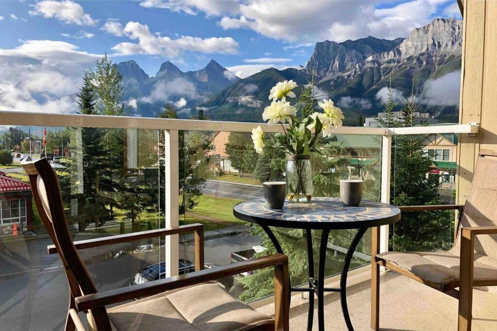 شقة Parkland301 Sunlit 2,000 Ft² Penthouse With Mtn View كانمور المظهر الخارجي الصورة